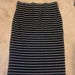 Size M, White House Black Market pencil skirt